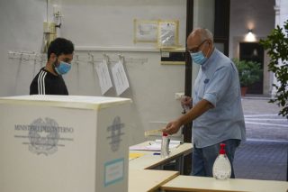 Μεταχρονολογημένες τριπλές τοπικές κάλπες στην Ιταλία