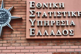 «Κραχ» στον τζίρο τουρισμού και αερομεταφορών, με εκδορές γλίτωσε η τηλεόραση