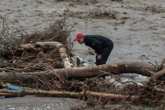 Πτώμα γυναίκας ανασύρθηκε από τις όχθες του Πάμισου στην Καρδίτσα