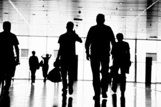 Περικοπές και στο Δώρο Χριστουγέννων για όσους μπήκαν σε αναστολή