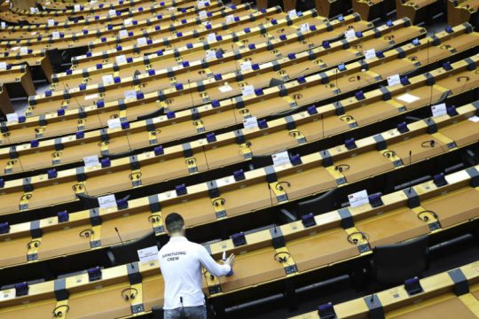 Να σταματήσει την εθνικιστική πολεμοκάπηλη ρητορική καλεί την Τουρκία το ΕΚ