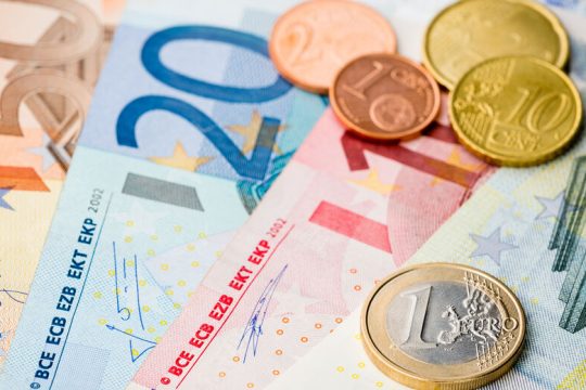 Πότε πληρώνονται εργαζόμενοι, εργοδότες και συνταξιούχοι