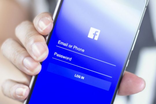 Το Facebook απειλεί να μπλοκάρει τους Αυστραλούς από δημοσιογραφικό περιεχόμενο