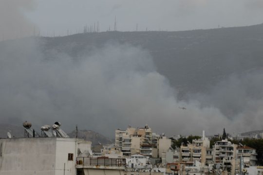 Φωτιές σε Καρέα, Κρήτη και Πάρο
