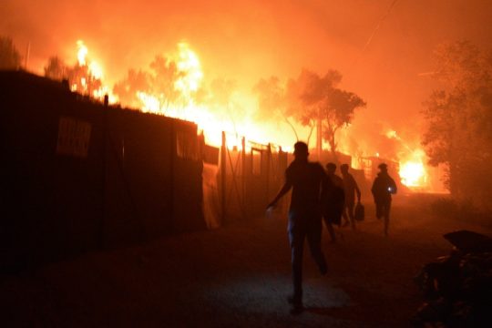 Υπόλογη εντός και εκτός Ελλάδας η κυβέρνηση μετά το δράμα της Μόριας