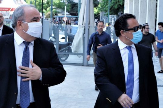Σε καραντίνα Γεωργιάδης, Παπαθανάσης και Πλακιωτάκης μετά την επαφή με κρούσμα