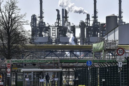 Γερμανία: Μικρότερη ύφεση φέτος, αλλά και λιγότερη ανάπτυξη το 2021