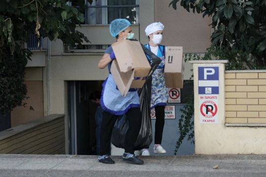 Το 57,8% των κρουσμάτων του κορονοϊού σημειώθηκε τον Αύγουστο