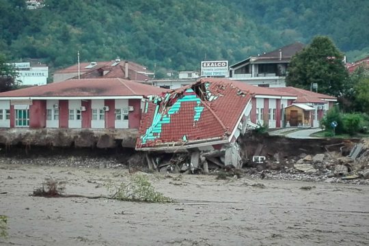 Άμεση στήριξη των πληγέντων από τον «Ιανό» ζητούν ΚΙΝ.ΑΛΛ. και ΚΚΕ