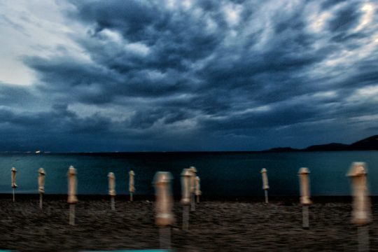 Θυελλώδεις άνεμοι και προβλήματα από την επέλαση του «Ιανού»