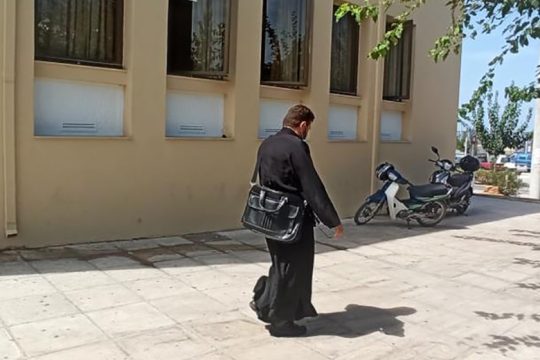 Ρέθυμνο: Πήρε αναβολή ο ιερέας για το κήρυγμα κατά των μασκών (βίντεο)