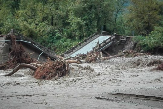 Ανυπολόγιστες καταστροφές στη Θεσσαλία από τη φονική κακοκαιρία