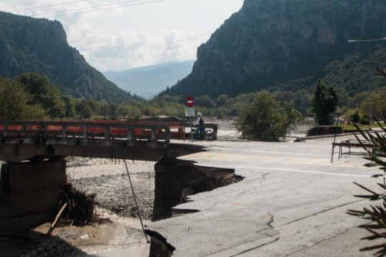Σύγκρουση Ν.Δ.-ΣΥΡΙΖΑ για το ποιος ξέρει τον… δρόμο για την Καρδίτσα