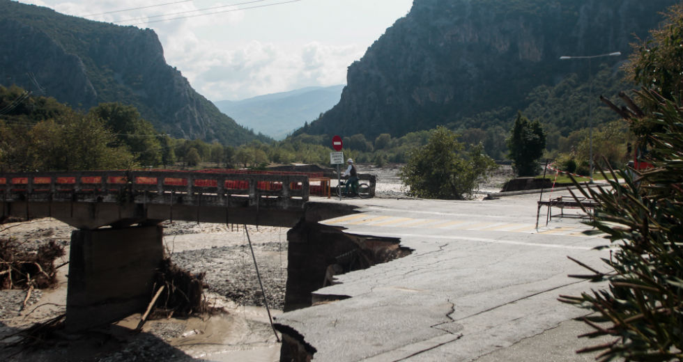 Σύγκρουση Ν.Δ.-ΣΥΡΙΖΑ για το ποιος ξέρει τον… δρόμο για την Καρδίτσα
