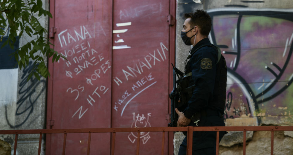 Πορεία αλληλεγγύης στην κατάληψη Φιλολάου 99