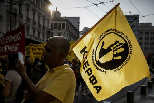 Πας βόλτα στην πανσέληνο και αν είσαι μαύρος καταλήγεις στο Α.Τ. Ακροπόλεως
