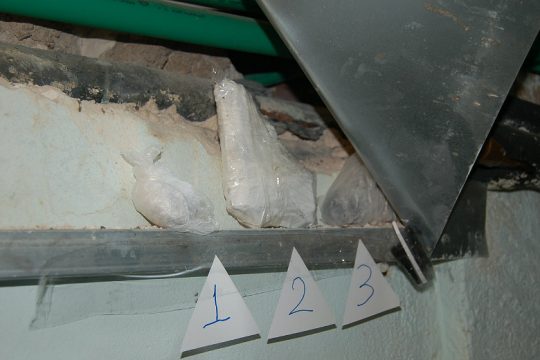 Κρυμμένα όπλα και μαχαίρια σε τοίχους στις φυλακές Κέρκυρας
