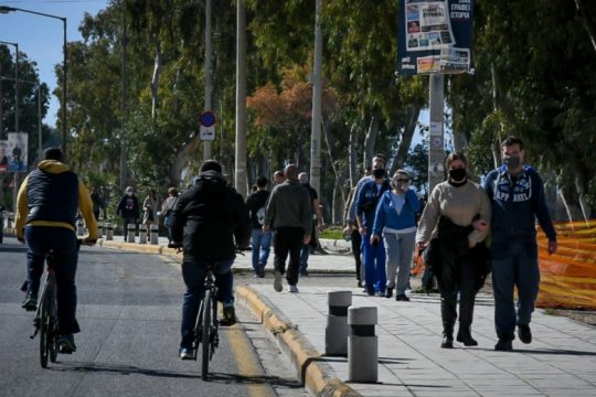 Covid-19: Ράβουν κουστούμι νέων μέτρων