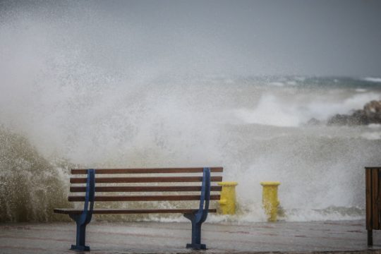 Κύματα έως 7 μέτρα προβλέπουν οι μετεωρολόγοι εξαιτίας του «Ιανού»