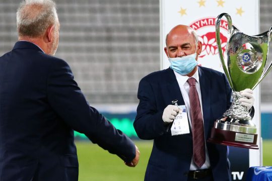 Στόματα ερμητικά κλειστά