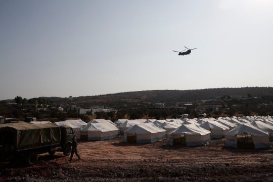 Άρχισαν την επιχείρηση για αναγκαστική μεταφορά προσφύγων στον Καρά Τεπέ
