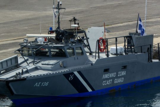 Μάχη για τη διάσωση προσφύγων και μεταναστών