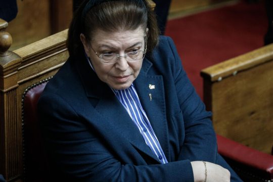Νέο «φάουλ» Μενδώνη για καλλιτέχνες – Βολές από Αναγνωστοπούλου