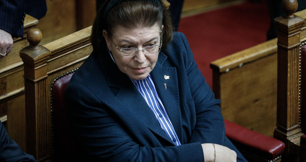 Νέο «φάουλ» Μενδώνη για καλλιτέχνες – Βολές από Αναγνωστοπούλου