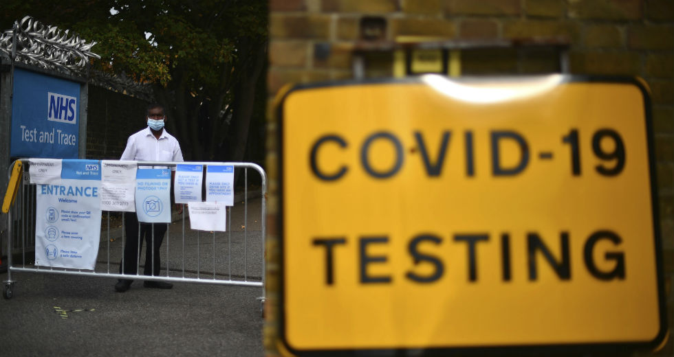 Covid-19: Σε κρίσιμη καμπή η Βρετανία, πλησιάζουν τους 200.000 οι νεκροί στις ΗΠΑ