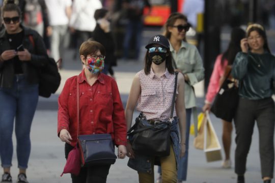 Καμπανάκι για Βρετανία: κίνδυνος για 50.000 κρούσματα την ημέρα