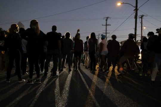 Διαδηλωτές ζητούν εξηγήσεις για το φόνο Αφροαμερικανού στο Λος Άντζελες