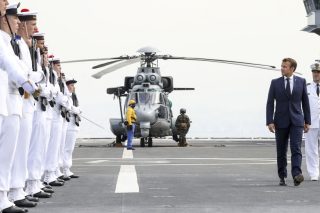Μνημόνιο τυλιγμένο με κορδέλα