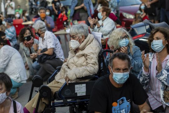 Καλπάζει η πανδημία, σε κατάσταση υψηλού κινδύνου η Μαδρίτη
