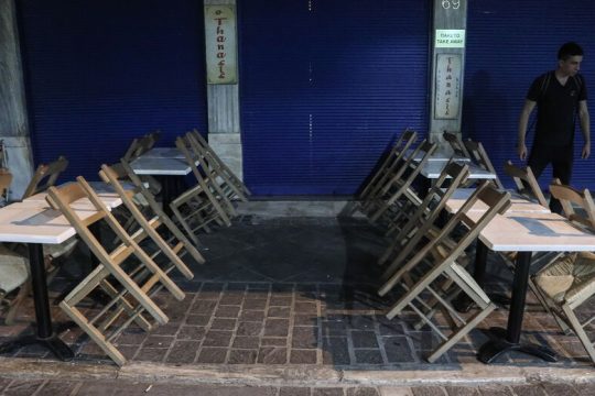 Στην πλατεία Συντάγματος τα μεσάνυχτα οι εργαζόμενοι της εστίασης