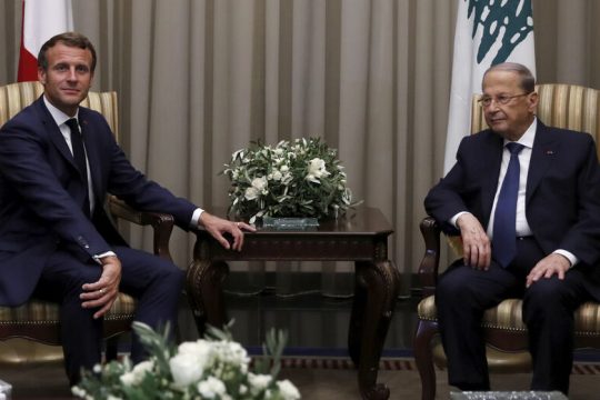 Ο Μακρόν στον Λίβανο σε ρόλο… Μεσσία