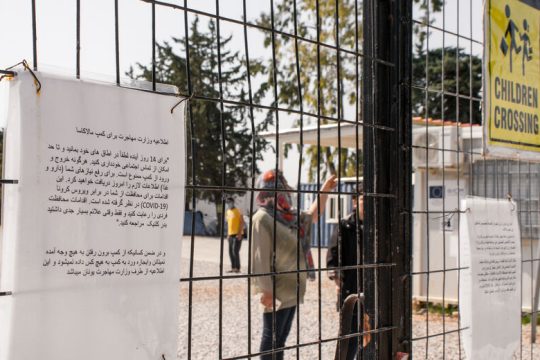 Ένταση στη Μαλακάσα μετά τον θάνατο πρόσφυγα με κορονοϊό