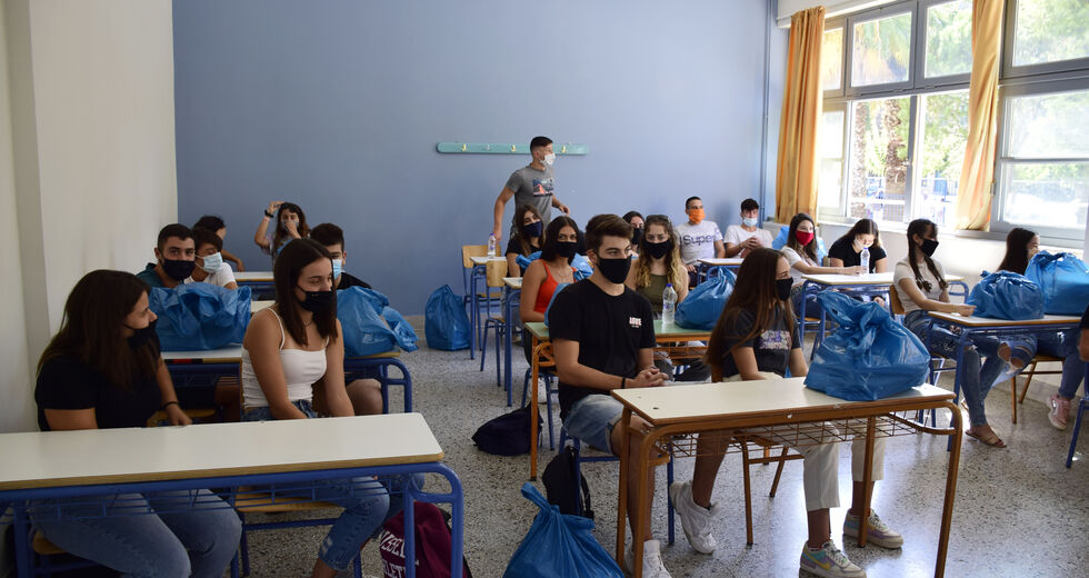 Οργή και κορονοϊός κλείνουν σχολεία στη Βόρεια Ελλάδα