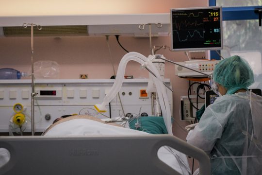 Ελεύθερο το 30% των κλινών ΜΕΘ λέει η Εταιρεία Εντατικής Θεραπείας