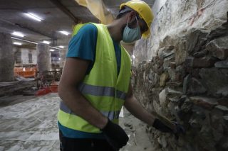 Επί πέντε μήνες θα κουβαλούν τα αρχαία