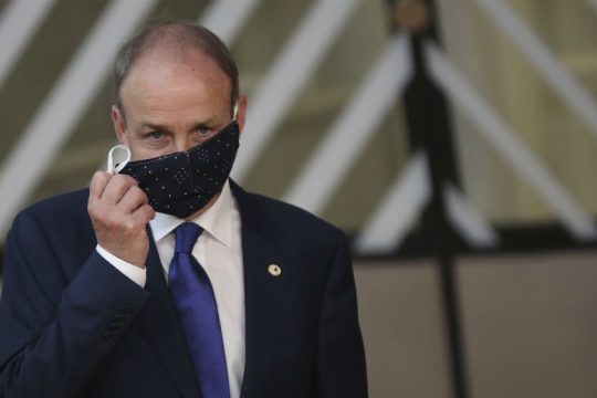 Σε αυτο-απομόνωση η ιρλανδική κυβέρνηση, ασθένησε ο υπουργός Υγείας