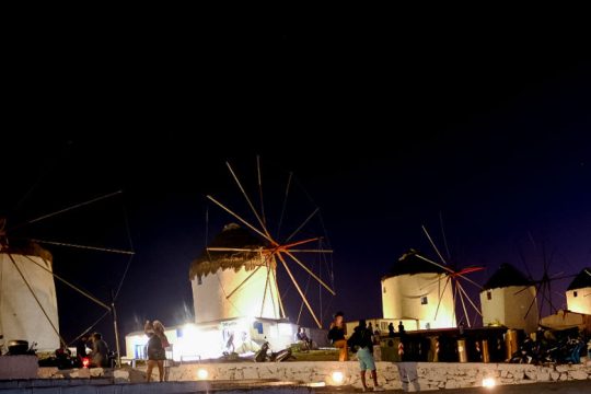 Covid-19: Λουκέτο σε «Nammos» και «Scorpios» στη Μύκονο