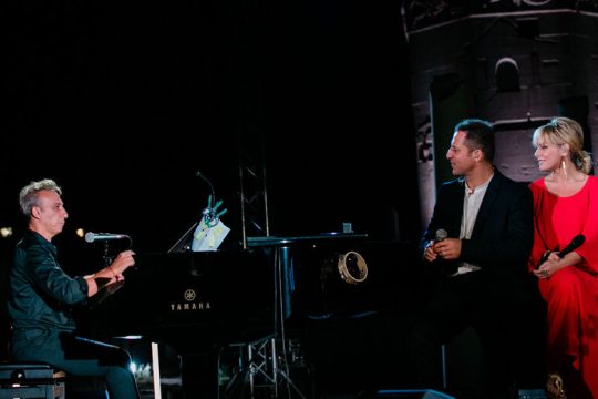 «Ο κόσμος μόνο όταν τον μοιράζεσαι υπάρχει»