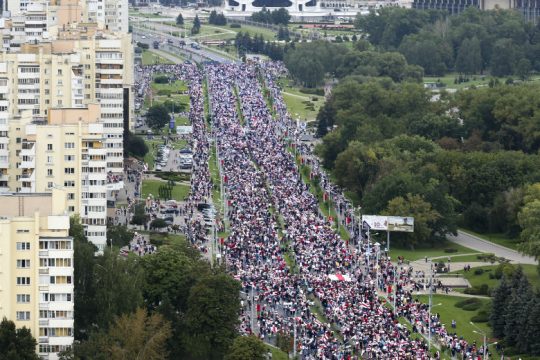 Λαοθάλασσα στο Μινσκ με αίτημα την παραίτηση του Λουκασένκο