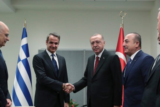 «Μαστίγιο και καρότο» Ερντογάν για διάλογο και Oruc Reis