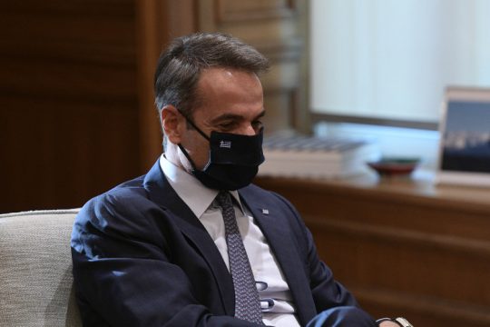 Παιχνίδια Μαξίμου με το lockdown και τα νοσοκομεία «στο κόκκινο»