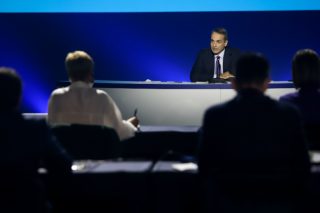 Πάλι καλά που δεν έδωσε ερώτηση μετά το τέλος της συνέντευξης
