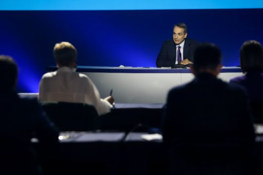 Πάλι καλά που δεν έδωσε ερώτηση μετά το τέλος της συνέντευξης