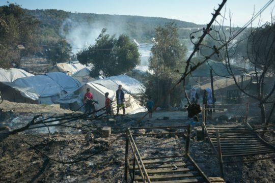 Έκτακτη σύσκεψη στο Μαξίμου μετά την εφιαλτική νύχτα στη Μόρια