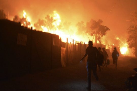 Η πύρινη κόλαση της Μόριας ψηλά στον διεθνή Τύπο