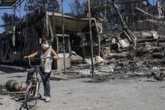Μόρια: Προσωρινοί καταυλισμοί σε στρατόπεδα – «Βέτο» Μουτζούρη για νέες δομές